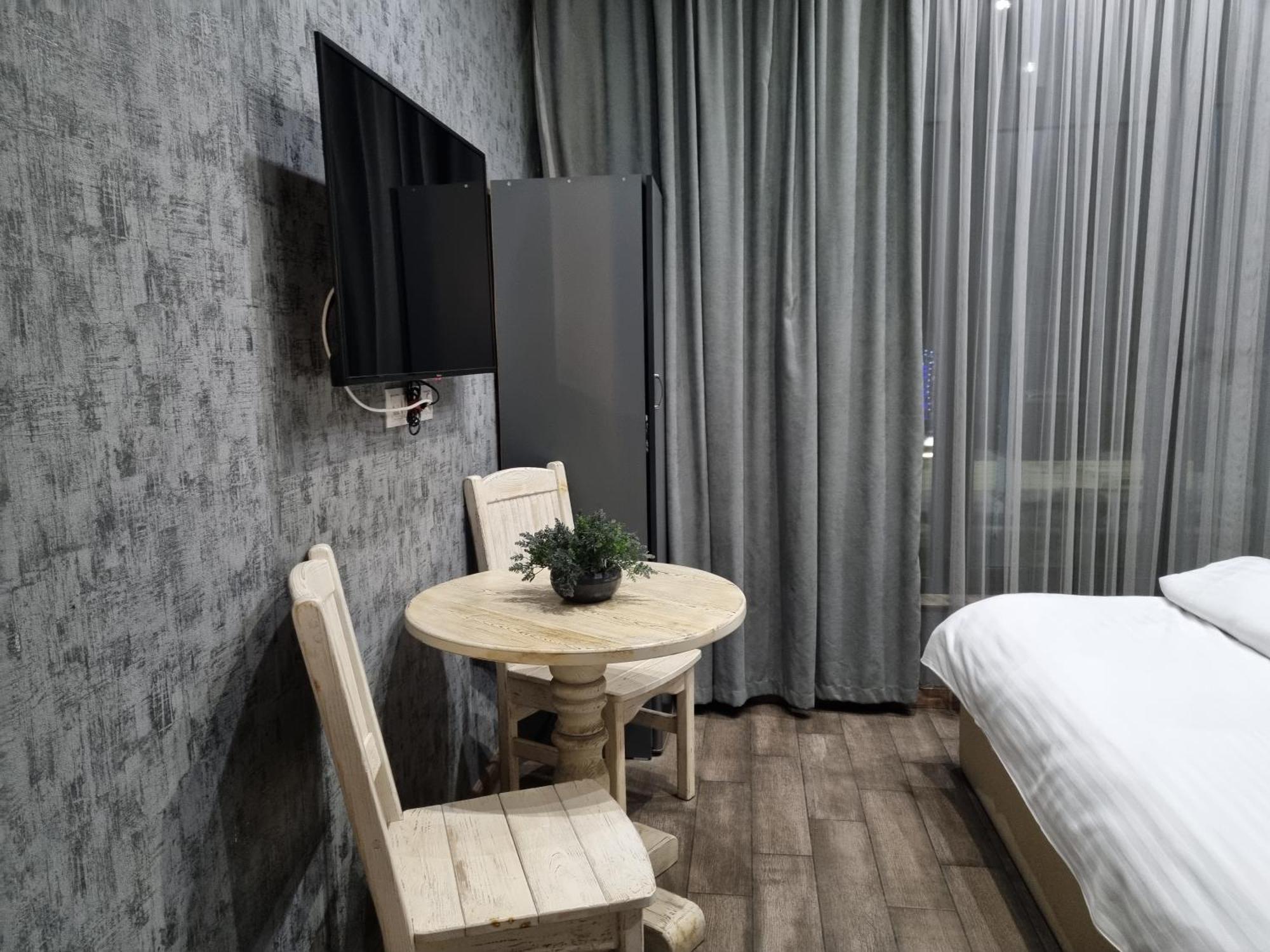Day Inn Hotel Jerevan Exteriör bild