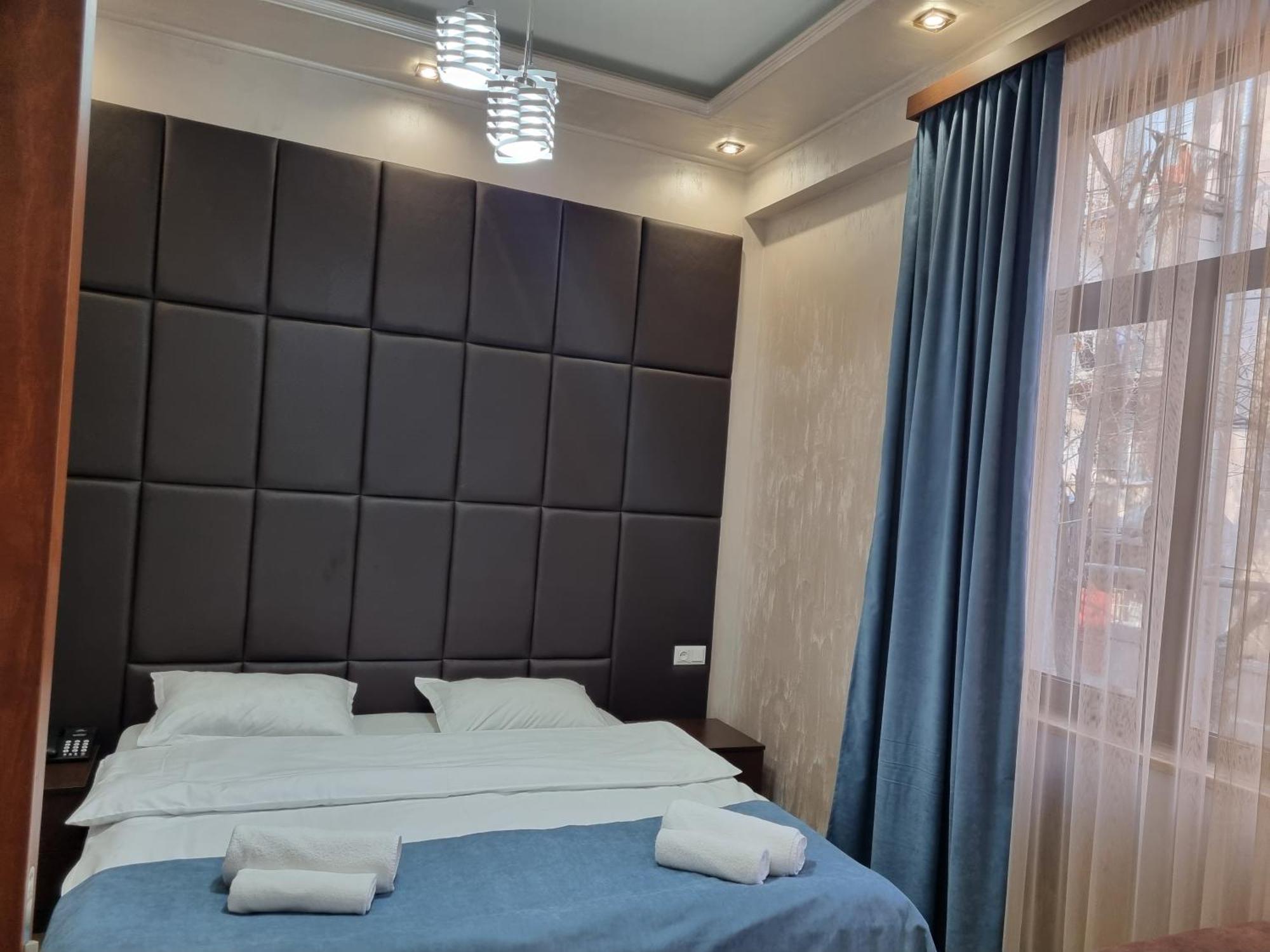 Day Inn Hotel Jerevan Exteriör bild