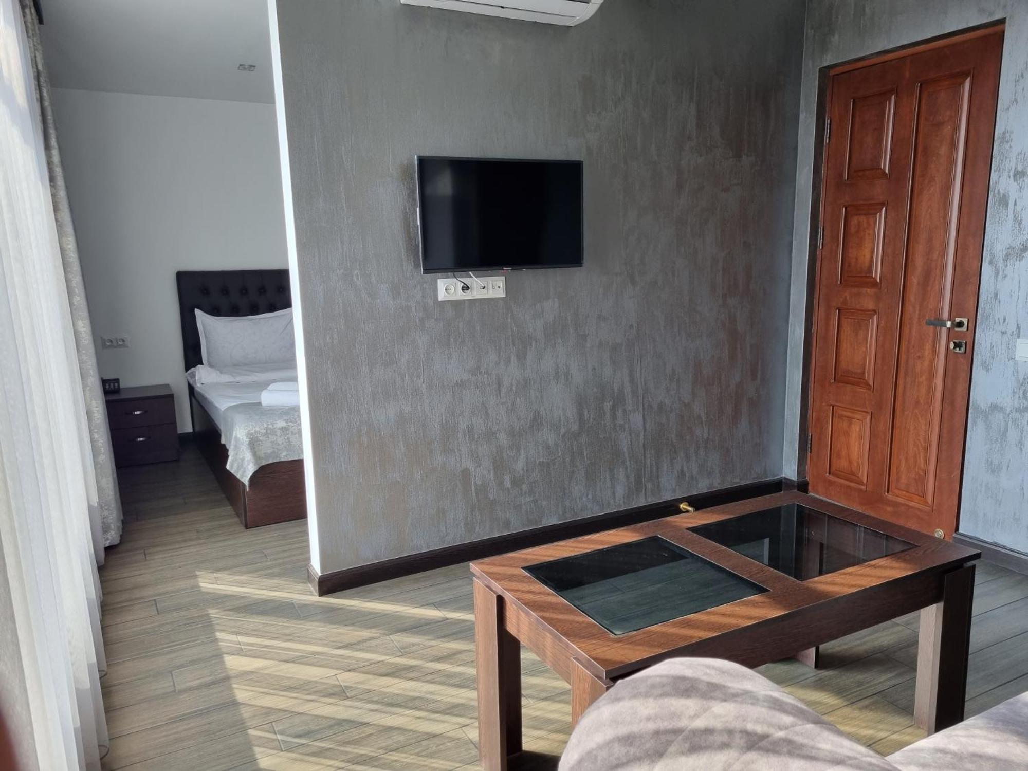 Day Inn Hotel Jerevan Exteriör bild