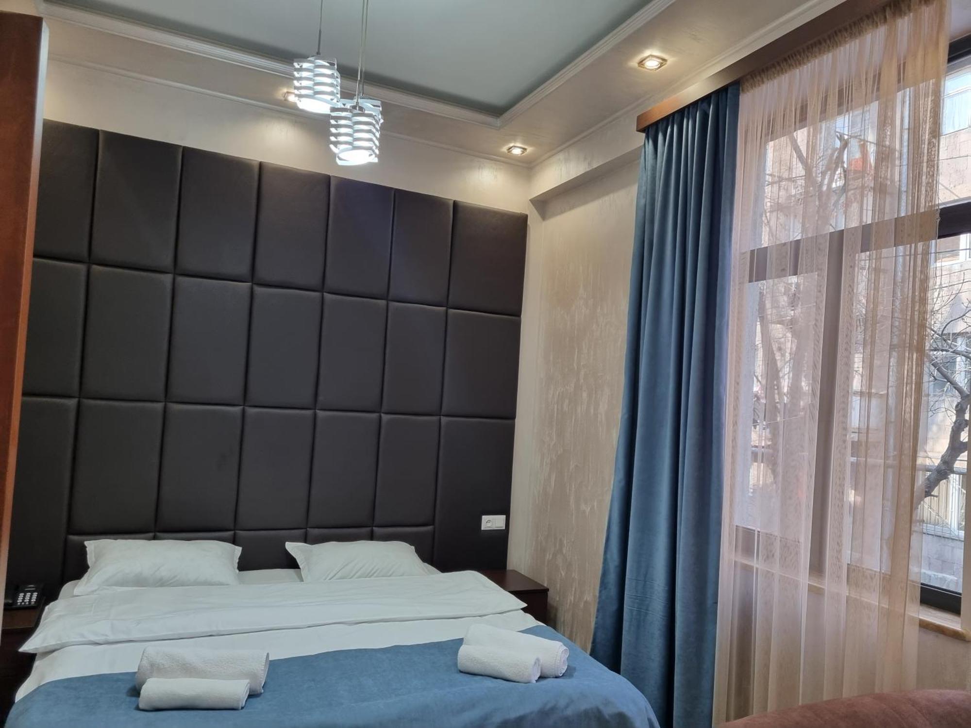 Day Inn Hotel Jerevan Exteriör bild