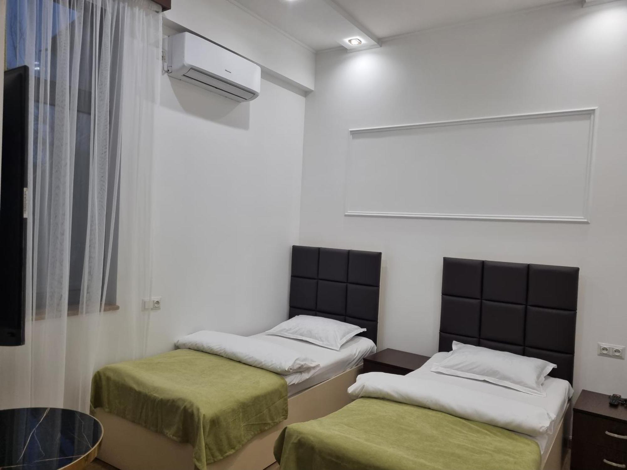 Day Inn Hotel Jerevan Exteriör bild