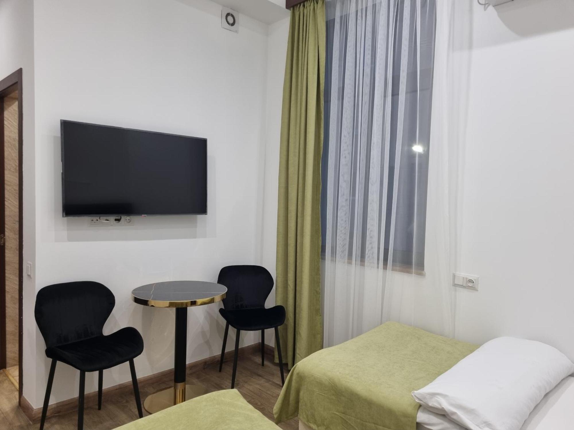 Day Inn Hotel Jerevan Exteriör bild
