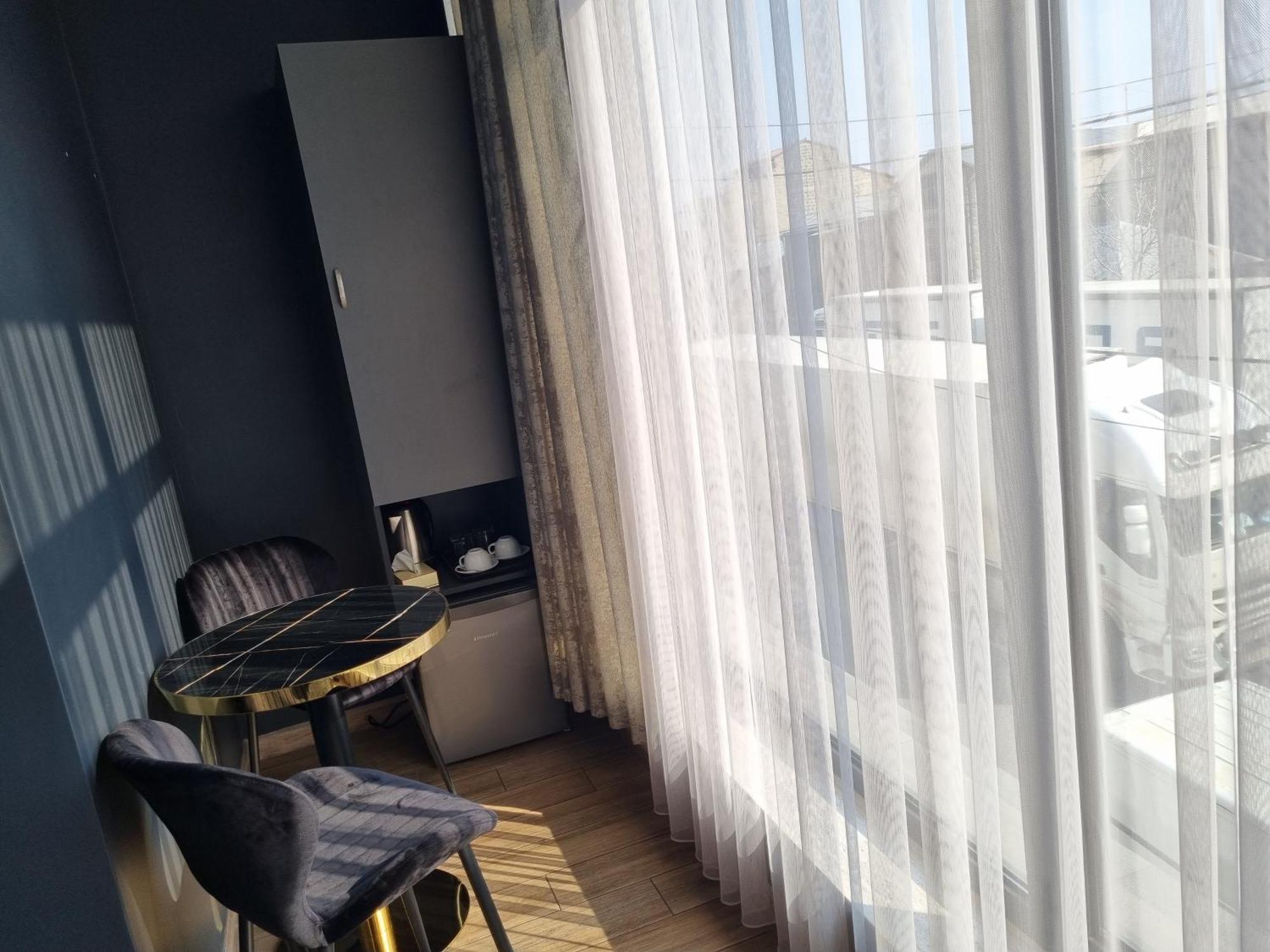 Day Inn Hotel Jerevan Exteriör bild