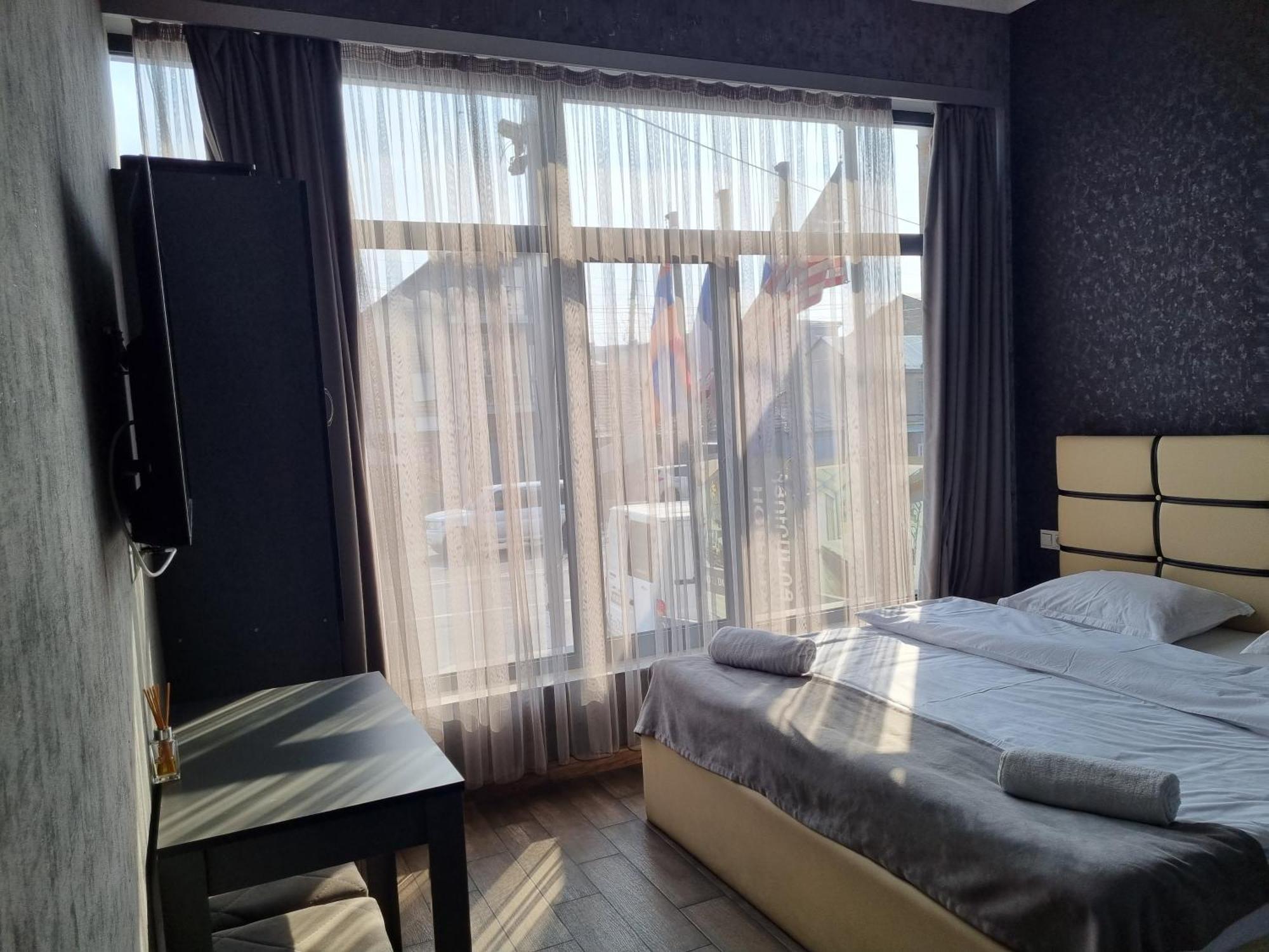 Day Inn Hotel Jerevan Exteriör bild
